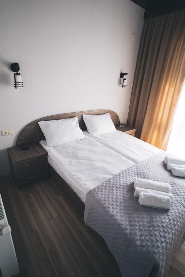 Lazika Hotel Zugdidi ภายนอก รูปภาพ