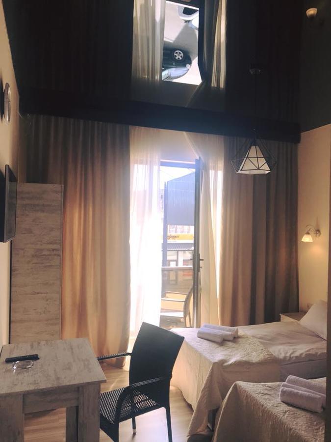 Lazika Hotel Zugdidi ภายนอก รูปภาพ