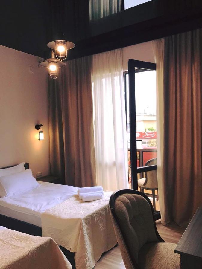 Lazika Hotel Zugdidi ภายนอก รูปภาพ